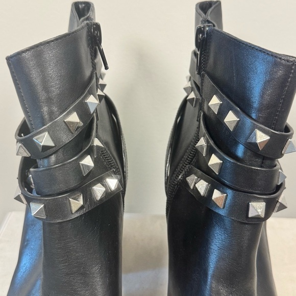 Steve Madden Cala Black leather boots for women, size 7.5
NWOT - Picture 7 of 12